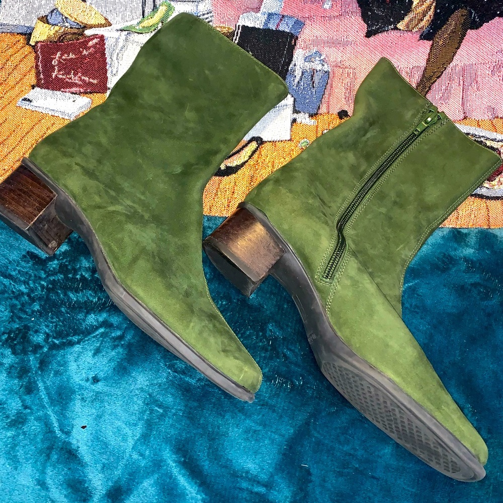Excellent condition, hunter green boots